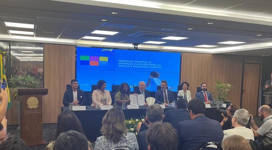 Childhood Brasil assina Pacto Nacional pela Escuta Protegida com o Governo Federal e Sistema de Justiça